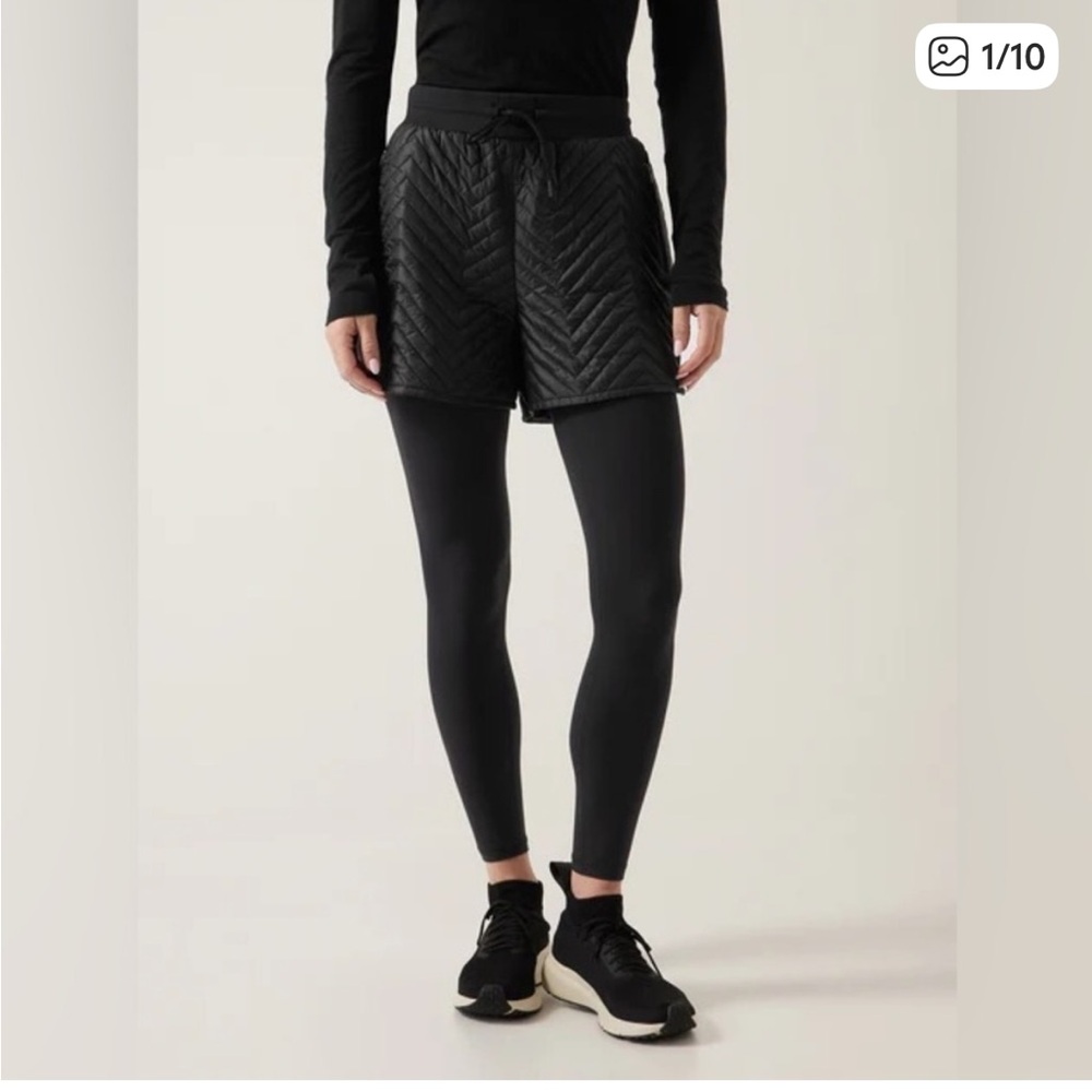 Athleta Apres Ski Quilted Black Zipper Pocket Shorts- Women's Size